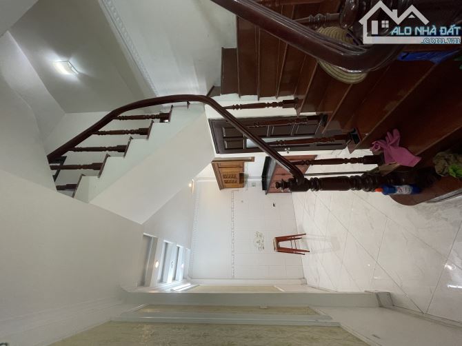 Bán nhà Kim Ngưu 33m2, 4T 1 tum, mặt ngõ, kinh doanh nhỏ, nhà dân xây, sổ đẹp. Giá 7.9 tỷ