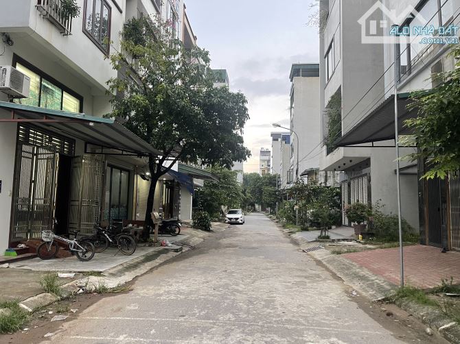 Bán đất DV Yên Nghĩa, Hà Đông, 45m2, MT rộng 4,5m, phân lô vỉa hè đường thông rộng, KDoanh - 1