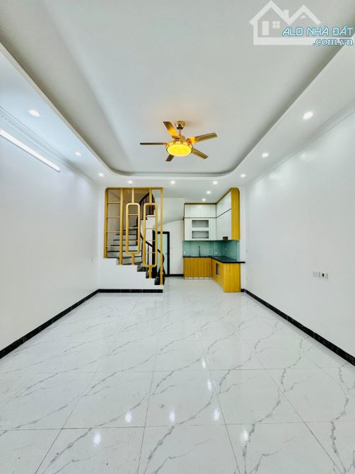 Bán Nhà : Bạch Đằng : 43m2 -5Tầng - Mt 4m35 - 4ngủ - 30m ra phố oto tránh - 1