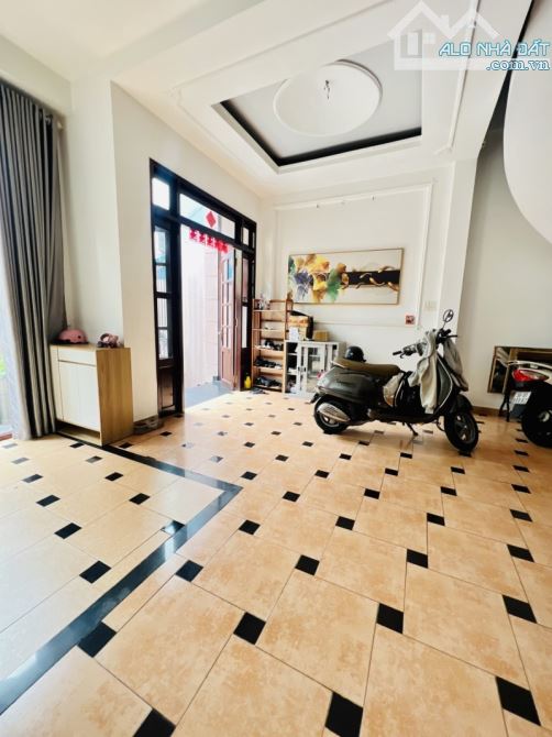 Bán nhà hẻm 8m Trần Hưng Đạo-ngang 6.4m-4PN-sổ vuông-gần Bùi Viện-kinh doanh tốt - 1