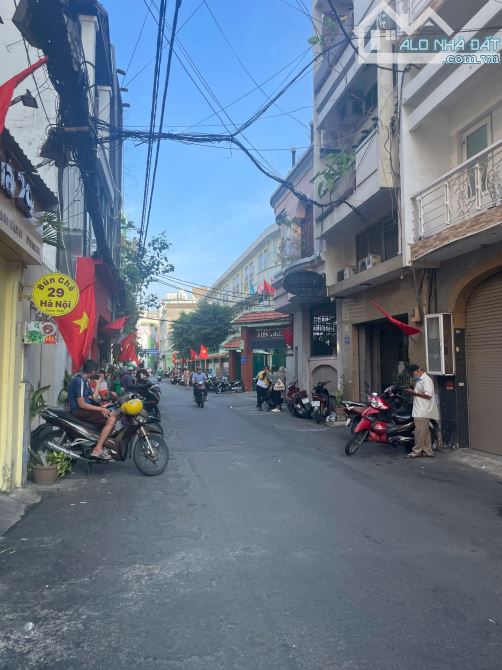 Nhà phố 3 lầu đường Nguyễn Đình Chiểu HXT 8m thông Võ Văn Tần ( 5.5 x 13m ) Giá: 21 Tỷ - 2