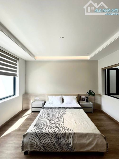 Bán Nhà 1 Trệt 2 Lầu Mặt Tiền Đường Nguyễn Thị Minh Khai 80M2 (5x16) - Giá: 12.5Tỷ - 2