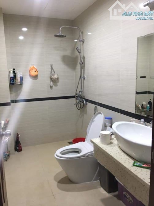 BÁN NHÀ CẦU GIẤY 40M² 5 TẦNG 8 PHÒNG ĐANG CHO THUÊ DÒNG TIỀN ỔN ĐỊNH VỊ TRÍ SIÊU ĐẸP. - 2
