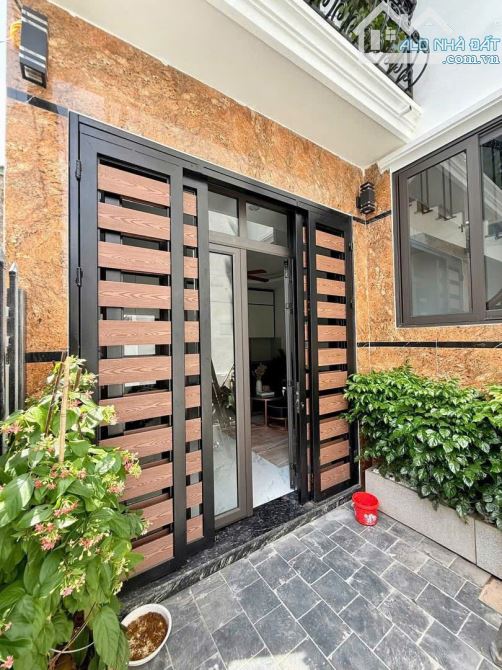 Ngay khu đô thị Linh Đàm - Xây mới - Mặt tiền rộng - Ngõ nông - 33M Full nội thất. - 2