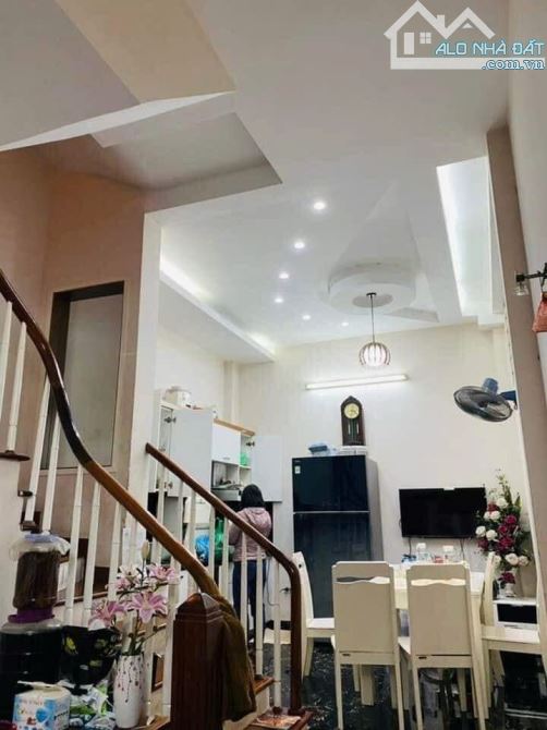 Bán nhà ngõ 1395 Giải Phóng, SĐCC 33m2 x 5 tầng, gần phố - 2