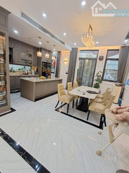 CHỦ CẦN BÁN NHANH CĂN BIỆT THỰ VIỆT HƯNG - 200M2 - GIÁ CHỈ 5x tỷ 👉 TẶNG TOÀN BỘ NỘI THẤT. - 2
