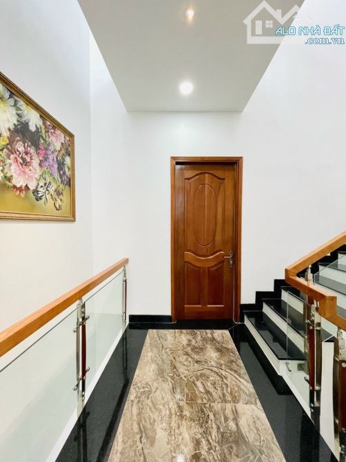 VỪA BÁN VỪA CHO- BÁN NHÀ TẶNG ĐẤT- HOÀNG HOA THÁM- DT 10X15m,( 5 tầng)- Giá 13,2 tỷ tl. - 2