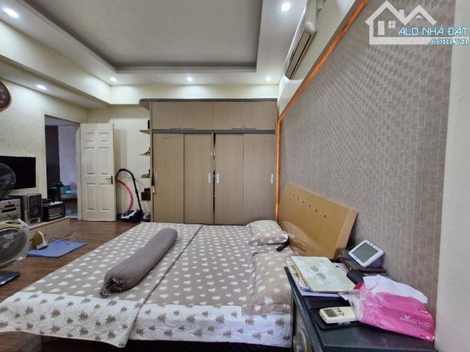 Hiếm - Bán gấp chung cư 25 Lạc Trung, Hai Bà Trưng - Lô góc - Đẳng cấp -150m2 - 12.59 tỷ