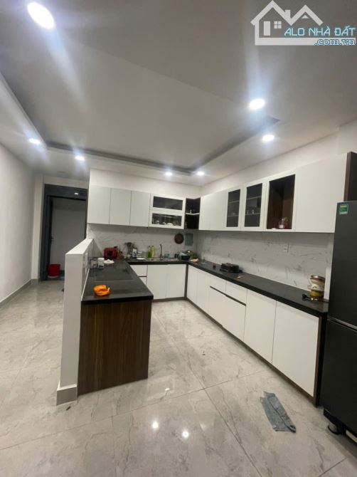 Bán nhà 3 tầng  đẹp đường số 81 Phường Tân Quy Quận 7. Cách Lotte 600m giá tốt - 2