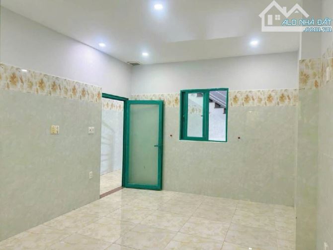 NHÀ  MẶT TIỀN VÕ THỊ THỪA, P. APĐ, Q12 –  4  LẦU – 100m²- 6PN – NHỈNH 6 TỶ - 2