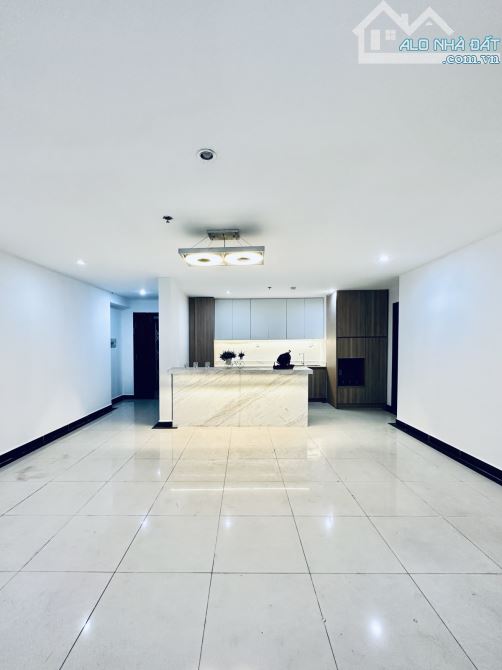 BÁN DUPLEX CC TẠ QUANG BỬU 216M2 - 2 TẦNG - - 3PN, 4WC - SHR - CHỈ 7,8 TỶ - 2