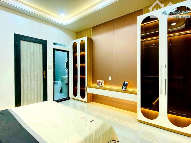 NHÀ ĐẸP GẦN CV LÀNG HOA - 3 PHÒNG NGỦ FULL NỘI THẤT - 66m2 6.25 TỶ - 2