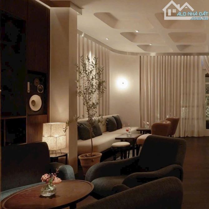 Góc 3 Mặt tiền Hẻm VIP NGUYỄN CỬU VÂN P.17, DT: 14x20m, 3 Tầng , HĐT:  130 Triệu, 52 Tỷ - 2