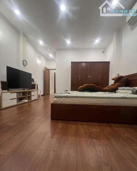 🔥 CHỈ 19 TỶ! NHÀ ĐẸP 3 TẦNG HXH VIP TRẦN HƯNG ĐẠO, Q1 – 66M², NT NGOẠI - KẾ BỘ CÔNG AN! - 2