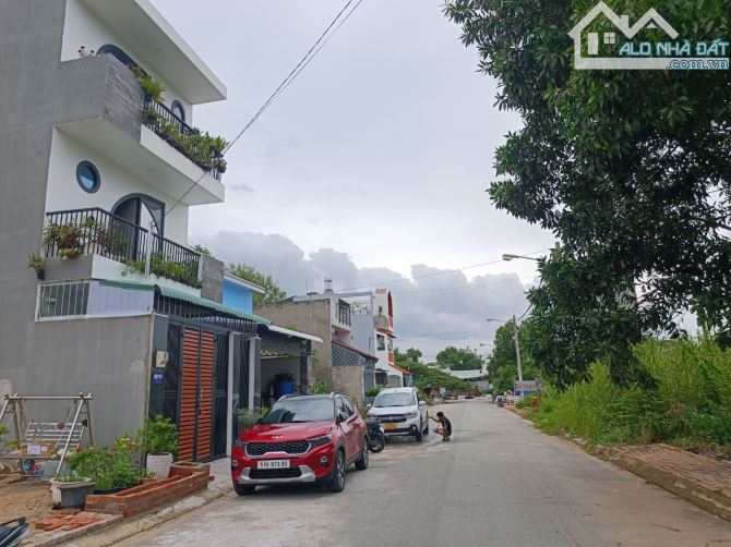 Bán 6 lô đất mặt tiền đường 30m, đường Bưng Ông Thoàn, P. Phú Hữu,DT 6060m2, giá 70 Tỉ - 2