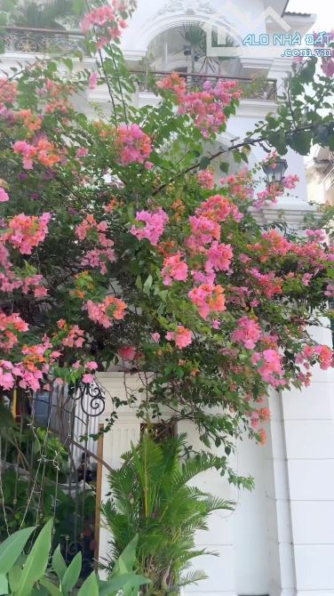 Biệt thự gần sông Đặng Thuỳ Trâm, Bình Thạnh 10x20m 4 tầng, nhà đẹp có thang máy - 2
