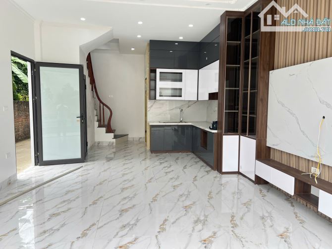BÁN NHÀ LẠI YÊN - LÔ GÓC VIEW HỒ - 2 MẶT TIỀN - 5 TẦNG THANG MÁY - Ô TÔ VÀO NHÀ - 2