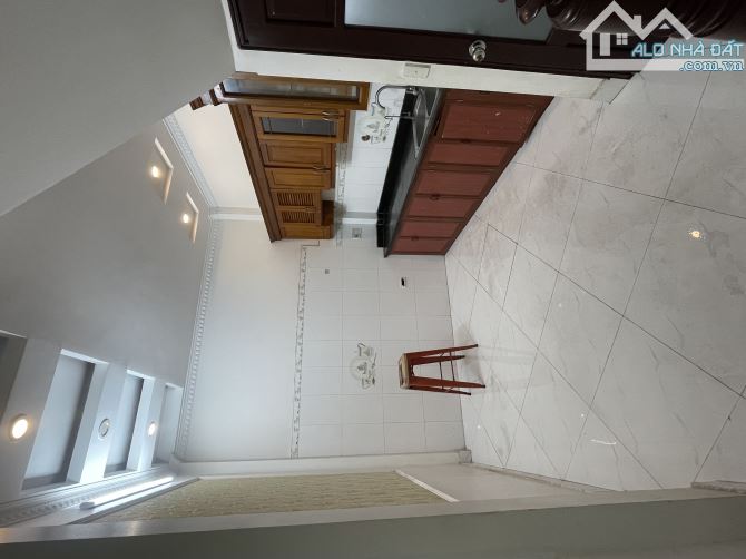 Bán nhà Kim Ngưu 33m2, 4T 1 tum, mặt ngõ, kinh doanh nhỏ, nhà dân xây, sổ đẹp. Giá 7.9 tỷ