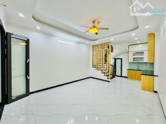 Bán Nhà : Bạch Đằng : 43m2 -5Tầng - Mt 4m35 - 4ngủ - 30m ra phố oto tránh - 2