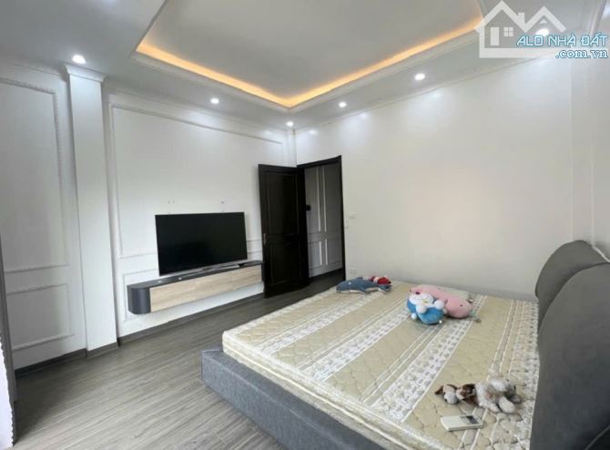 BÁN NHÀ NGUYỄN LAM LONG BIÊN, GẦN PHỐ, KHÓ TÌM, Ô TÔ VÀO ĐƯỢC, 51M2, CHỈ 8.X TỶ - 2