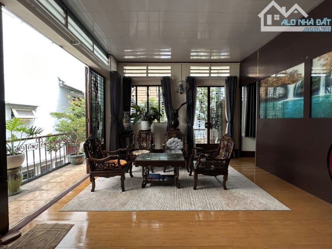 💥Bán Nhà  lô góc, cách mặt tiền vài bước –DT 50m2.Lê Hồng Phong. Q.10