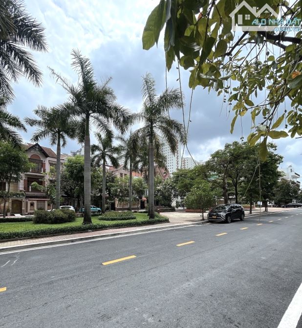 BIỆT THỰ 5 TẦNG CAO LỖ – VIEW CÔNG VIÊN – GẦN AEON MALL Q8 – DIỆN TÍCH 186M² – GIÁ HỢP LÝ