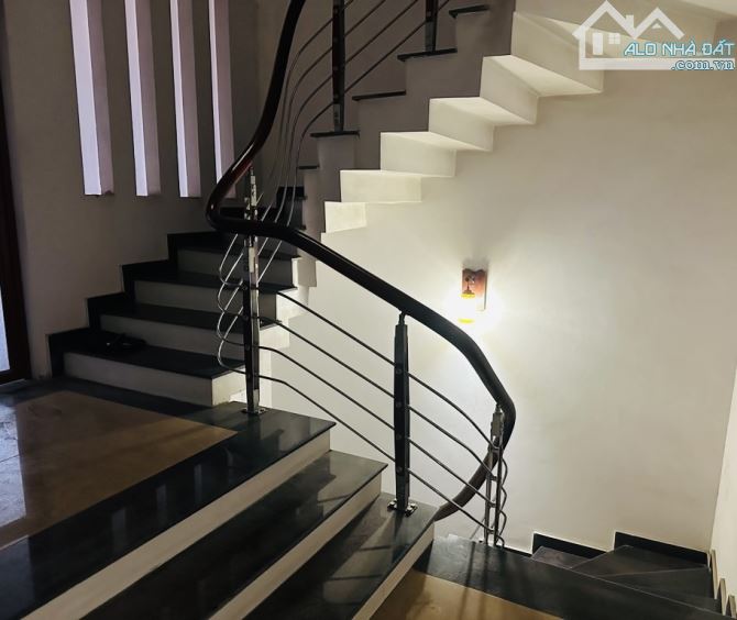 Á Hậu 3 tầng thang máy  đường thông ô tô tránh kinh doanh sầm uất Nguyên Khê 97m zá đẹp - 3