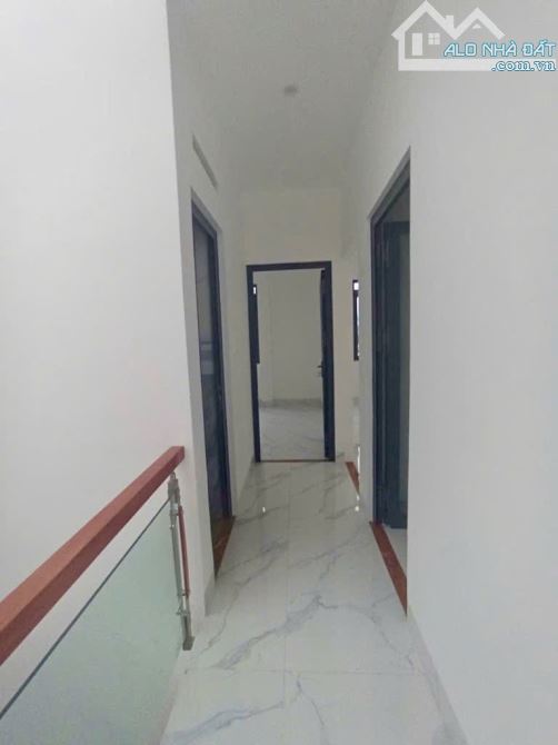 NHÀ MỚI ĐẸP 3 TẦNG GẦN LÊ VĂN THỊNH QUẬN 2 - 3