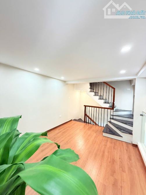 CỰC GẦN PHỐ - LÔ GÓC 2 THOÁNG - NHÀ ĐẸP TẶNG NỘI THẤT - MT RỘNG - ĐỐNG ĐA - 9.65 TỶ - 3