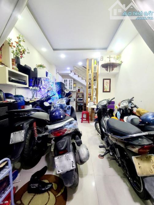 Bán nhà 4 tầng, dt 22m ngang 3.5m, Núi Thành, Phường 13, Tân Bình, giá nhỉnh 3 tỷ - 3