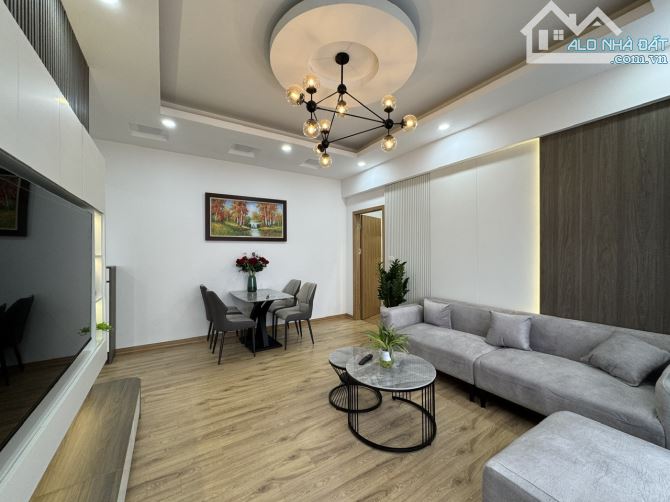 Bán căn hộ 3PN, 2WC, 100m2 tòa HH1 Dương Đình Nghệ, sẵn sổ, có thể sửa thành 3PN. Hộ khẩu - 3