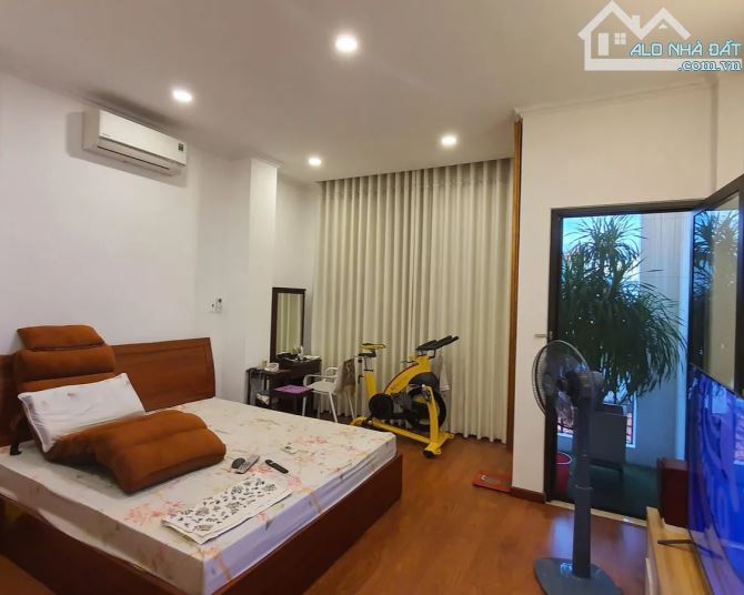 Bán Gấp! Nhà Đẹp 3 Tầng Hẻm Xe Hơi VIP Trần Hưng Đạo, Q.1 – 66m² (4.4x15m), NTCC - 19 Tỷ! - 3