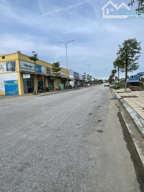 Bán đất lô đất đẹp nhất dự án Chợ Vực Biển Hải Tiến 2km - 3