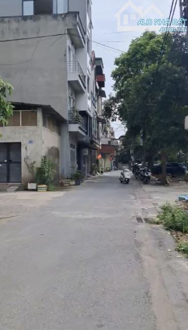 Bán đất phố Ngô Gia Tự , DT 38m2 , MT 5m , Giá 7.3 tỷ , Ô tô vào đất - Khu phân lô - 1