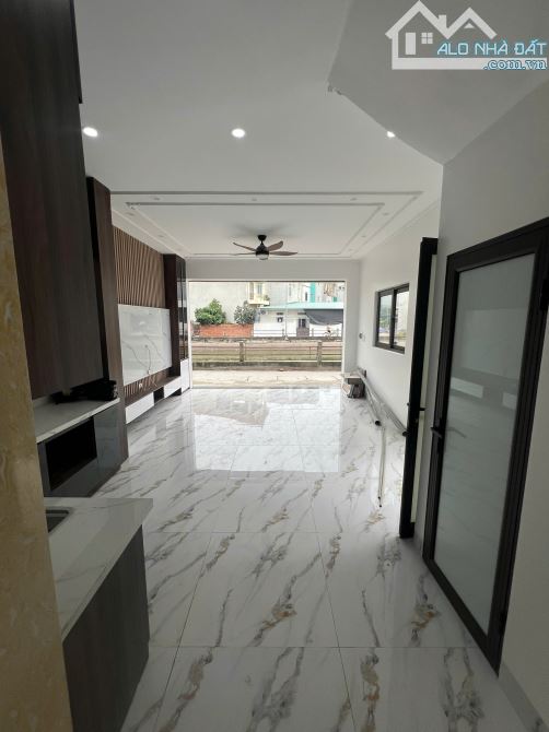 BÁN NHÀ LẠI YÊN - LÔ GÓC VIEW HỒ - 2 MẶT TIỀN - 5 TẦNG THANG MÁY - Ô TÔ VÀO NHÀ - 3