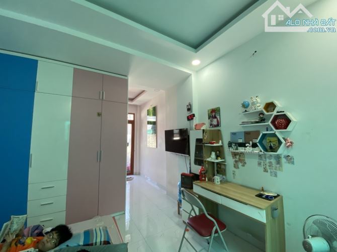 SÁT BÊN VINCOM Q7 - NHÀ MỚI 3PN XE HƠI SÁT NHÀ - NHỈNH 6T - 3