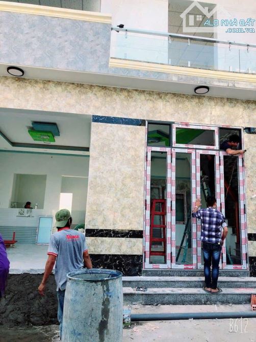 CHỦ CẦN RA  CĂN NHÀ TÂM HUYẾT HÓA AN CÓ SÂN ĐẬU XE HƠI - 3
