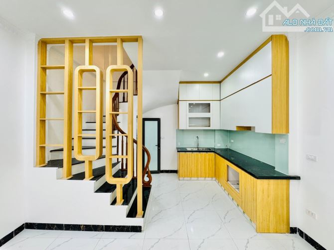 Bán Nhà : Bạch Đằng : 43m2 -5Tầng - Mt 4m35 - 4ngủ - 30m ra phố oto tránh - 3