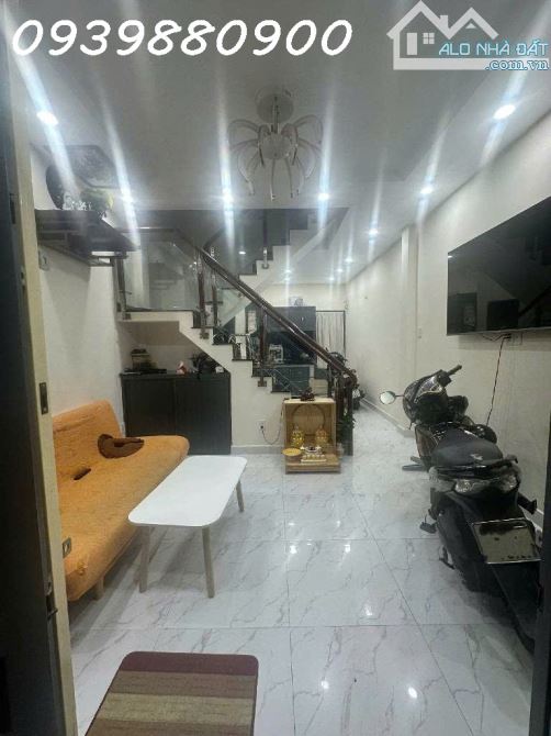 Phan Văn Trị, Bình Thạnh, 3 tầng - 4,5 TỶ TL. - 3