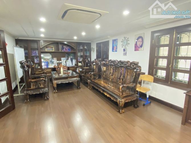 Cần Bán Gấp Biệt Thự Lô Góc 2 Mặt Tiền – Full Nội Thất Gỗ Nhập – Hiệp Bình Chánh- Thủ Đức - 4