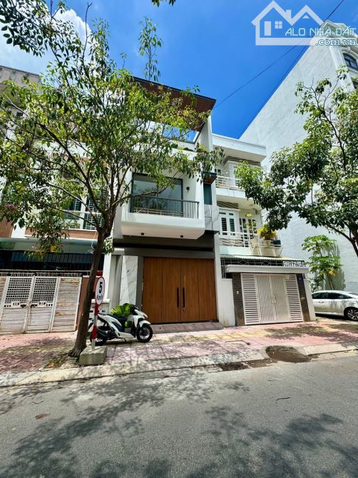 Bán Nhà 1 Trệt 2 Lầu Mặt Tiền Đường Nguyễn Thị Minh Khai 80M2 (5x16) - Giá: 12.5Tỷ - 4