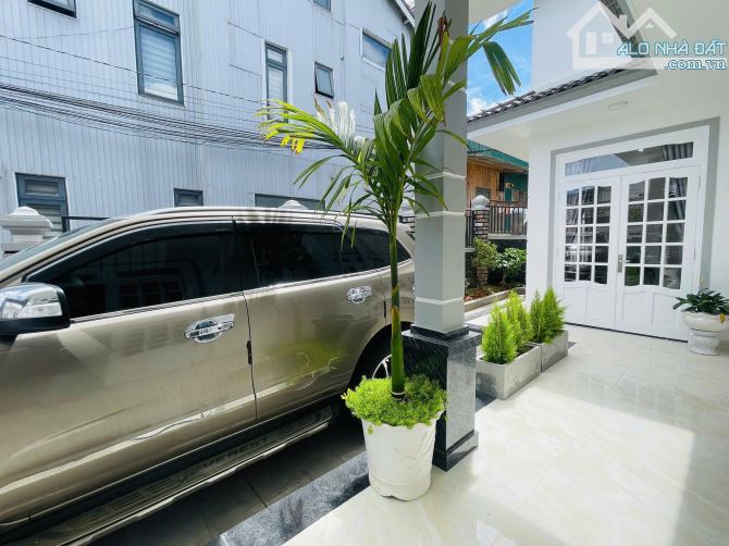 🏡  Bán Villa 3 Mặt Tiền Giá tốt Đường Nguyễn Siêu, P.7 Gần Chợ, Sân Ô Tô, Diện Tích Rộng - 4