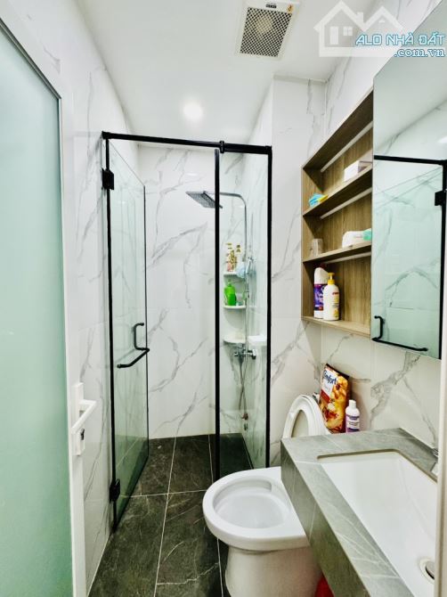 MẶT TIỀN KHU ĐƯỜNG HOA PHÚ NHUẬN - 5 TẦNG - XE HƠI NGỦ TRONG NHÀ - 3PN - CHỈ NHỈNH 8 TỶ - 4