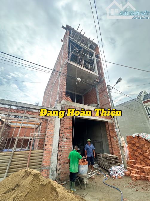 CHỦ GỞI BÁN NHÀ 1 TRỆT 2 LẦU 3 TẤM ĐÚC THUỘC KDC HOÀNG MINH CHÁNH P. HOÁ AN - 4
