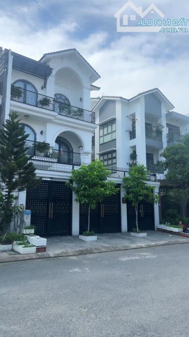Biệt thự gần sông Đặng Thuỳ Trâm, Bình Thạnh 10x20m 4 tầng, nhà đẹp có thang máy - 4