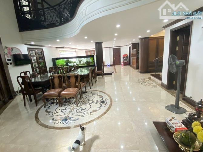 Cần Bán Gấp Biệt Thự Lô Góc 2 Mặt Tiền – Full Nội Thất Gỗ Nhập – Hiệp Bình Chánh- Thủ Đức - 5