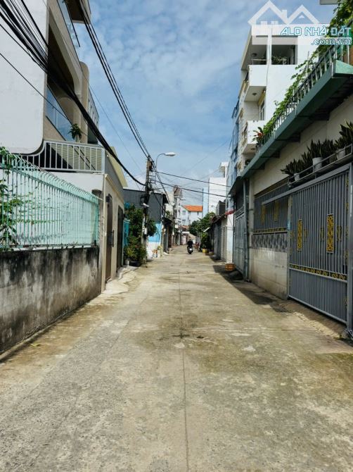 NHÀ MỚI ĐẸP 3 TẦNG GẦN LÊ VĂN THỊNH QUẬN 2 - 5