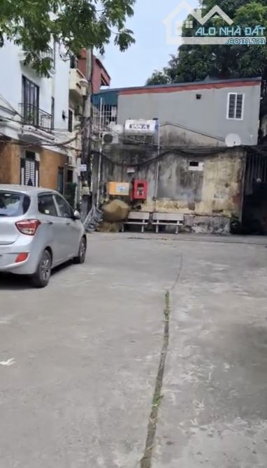 Bán đất phố Ngô Gia Tự , DT 38m2 , MT 5m , Giá 7.3 tỷ , Ô tô vào đất - Khu phân lô - 3