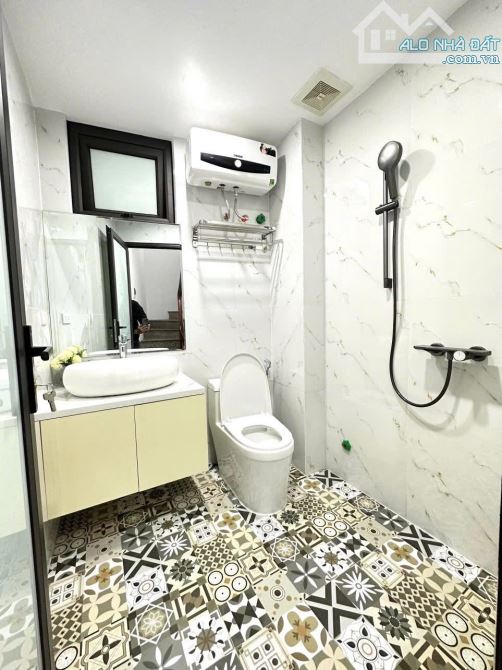 LÕI CẦU GIẤY – NHÀ ĐẸP 6 TẦNG – FULL NỘI THẤT – SÁT Ô TÔ – GIÁ NHỈNH 8 TỶ - 5