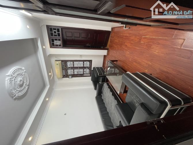 Bán nhà Kim Ngưu 33m2, 4T 1 tum, mặt ngõ, kinh doanh nhỏ, nhà dân xây, sổ đẹp. Giá 7.9 tỷ